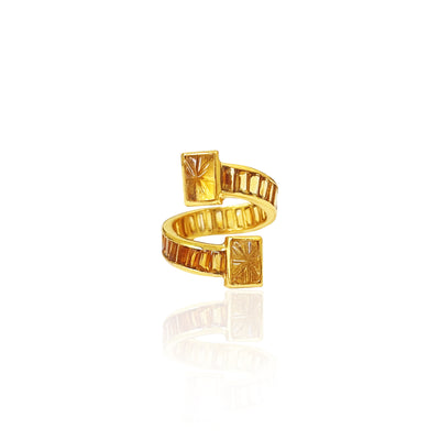 Front view: The yellow Citrine baguette and hand carved ring band